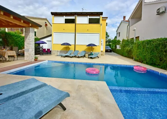 Apartments House Anna For Max 13 Persons In Porec, Pet Friendly
