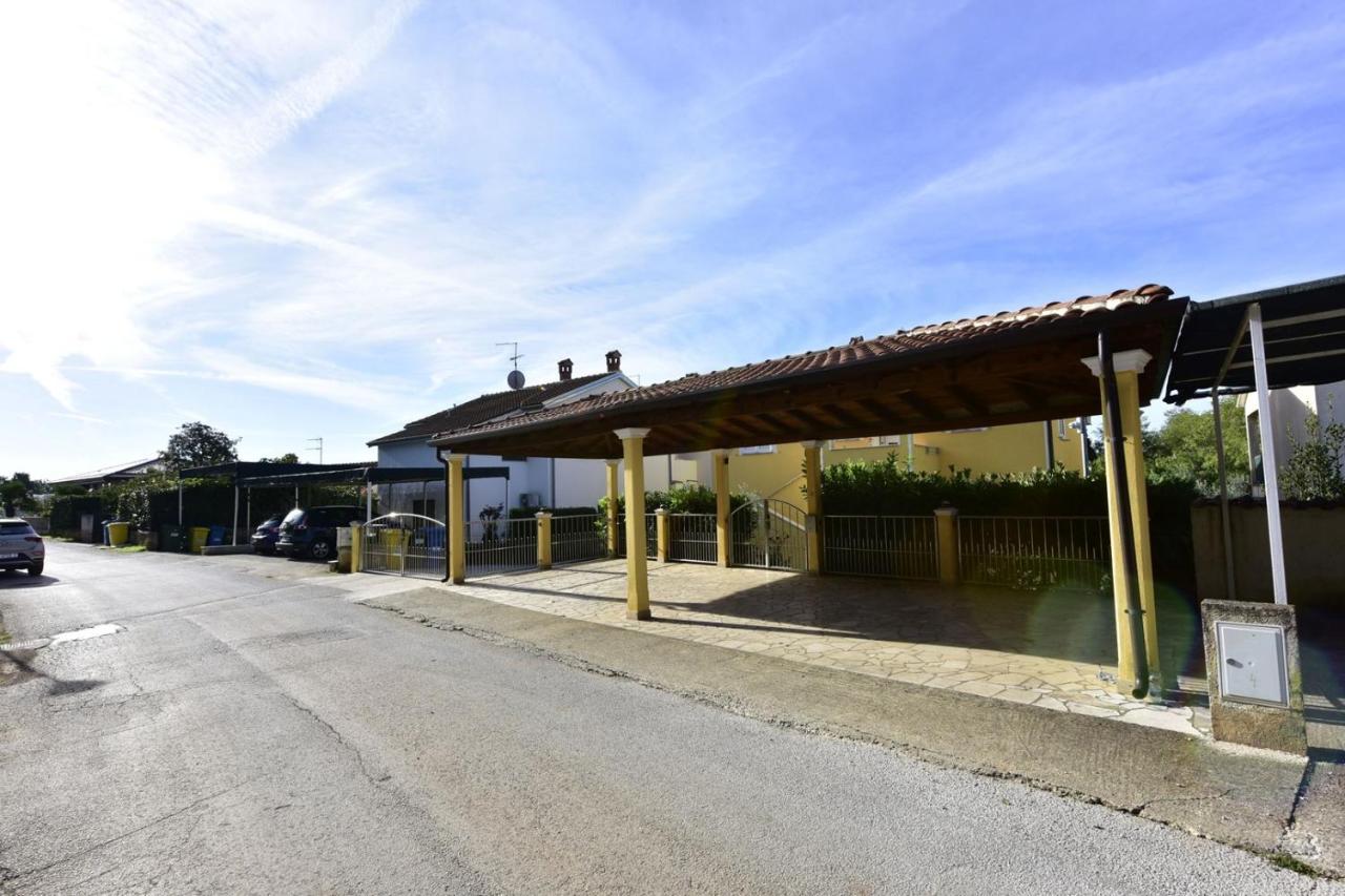 House Anna For Max 13 Persons In Porec, Pet Friendly Penzión pre hostí