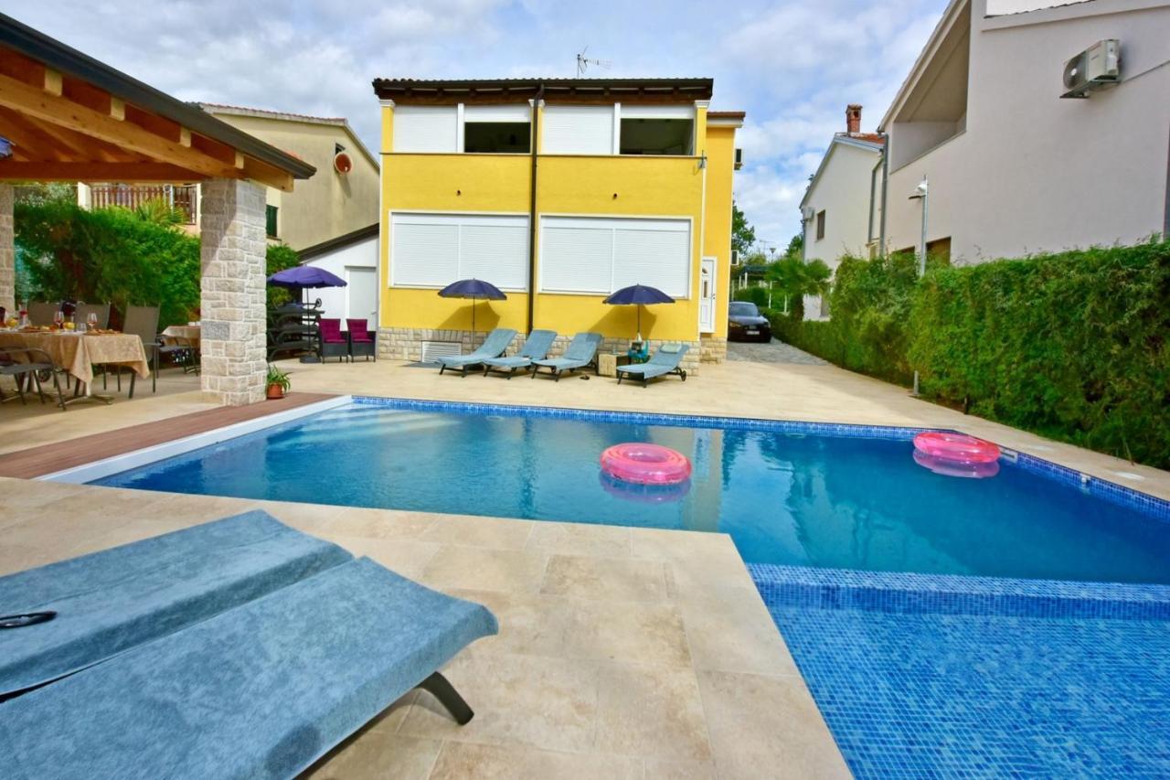 House Anna For Max 13 Persons In Porec, Pet Friendly Penzión pre hostí Porec
