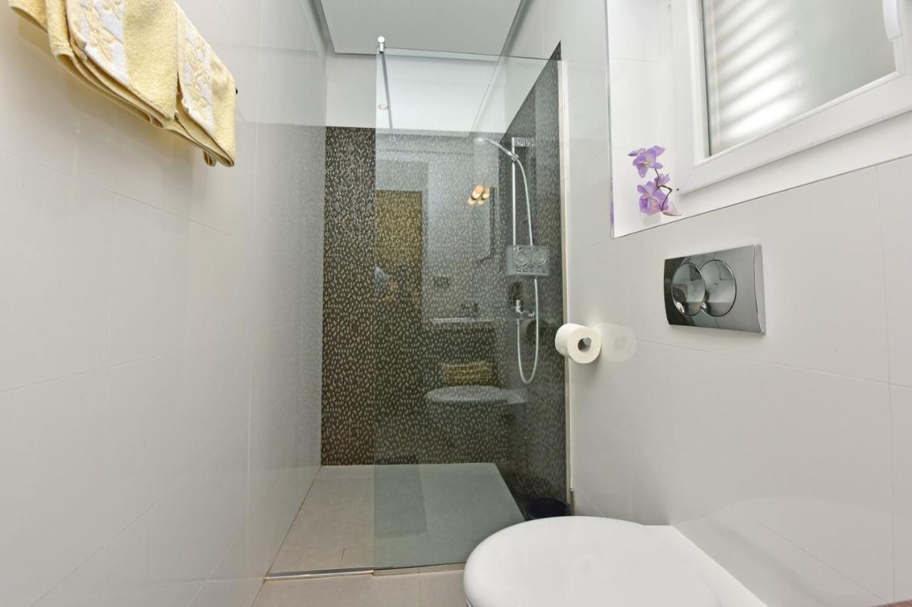 House Anna For Max 13 Persons In Porec, Pet Friendly Penzión pre hostí