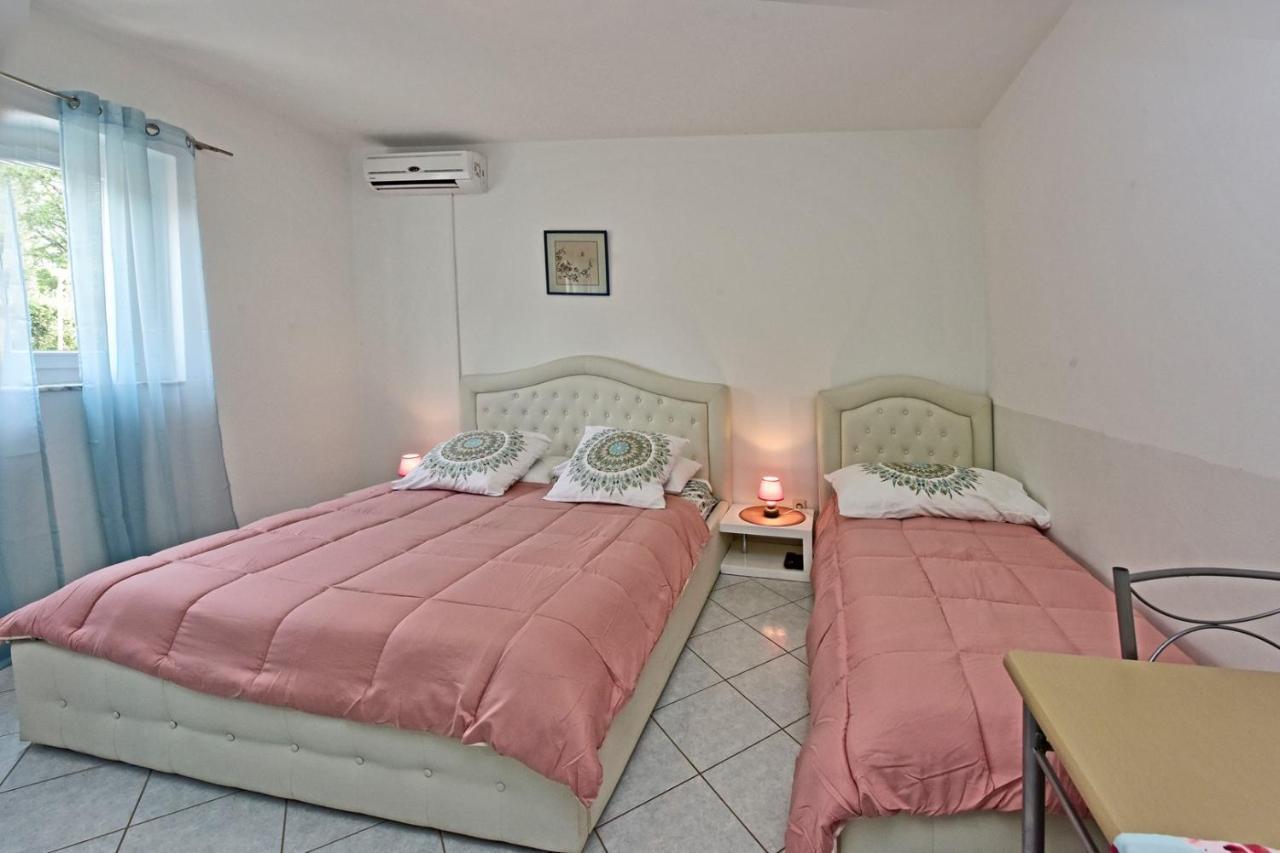 House Anna For Max 13 Persons In Porec, Pet Friendly Penzión pre hostí