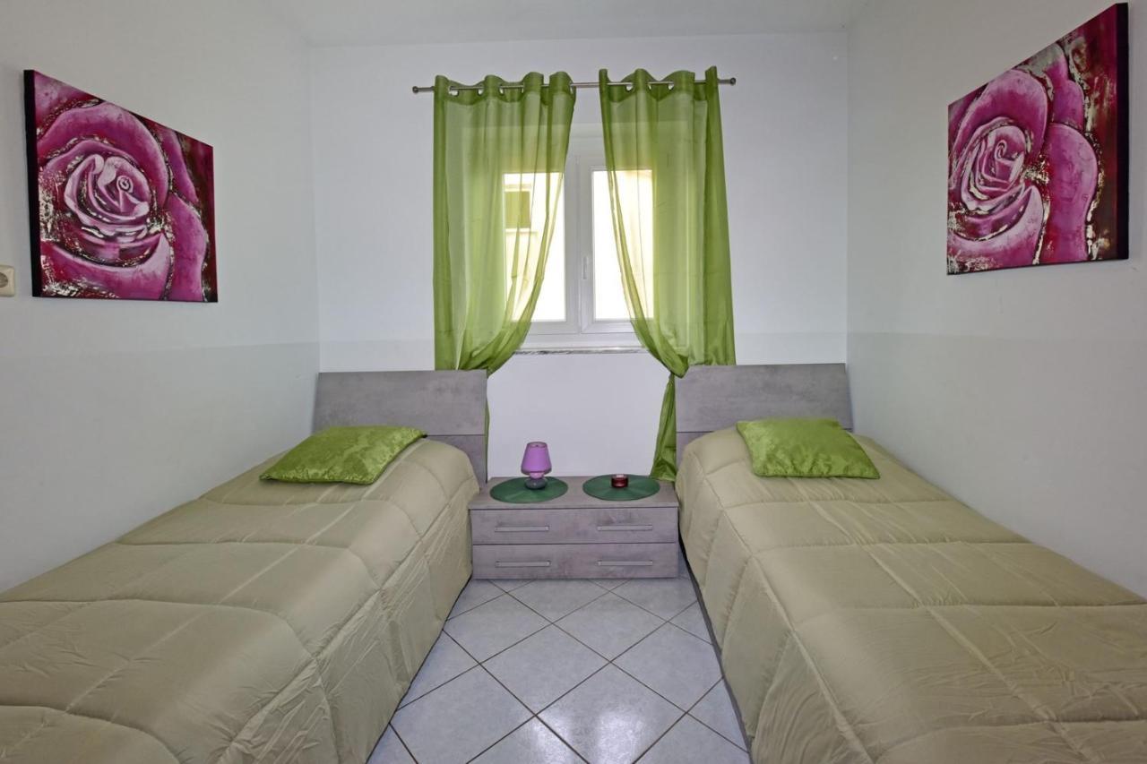 House Anna For Max 13 Persons In Porec, Pet Friendly Penzión pre hostí